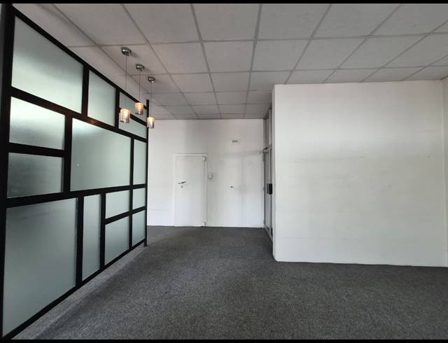 131M² OFFICE TO LET IN BIRNAM